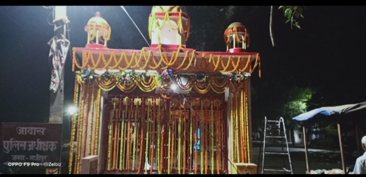 गोराबाजार स्थित दुर्गा मंदिर की भव्य सजावट